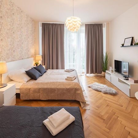 Luxury Apartment In Prime Location Praha Eksteriør bilde