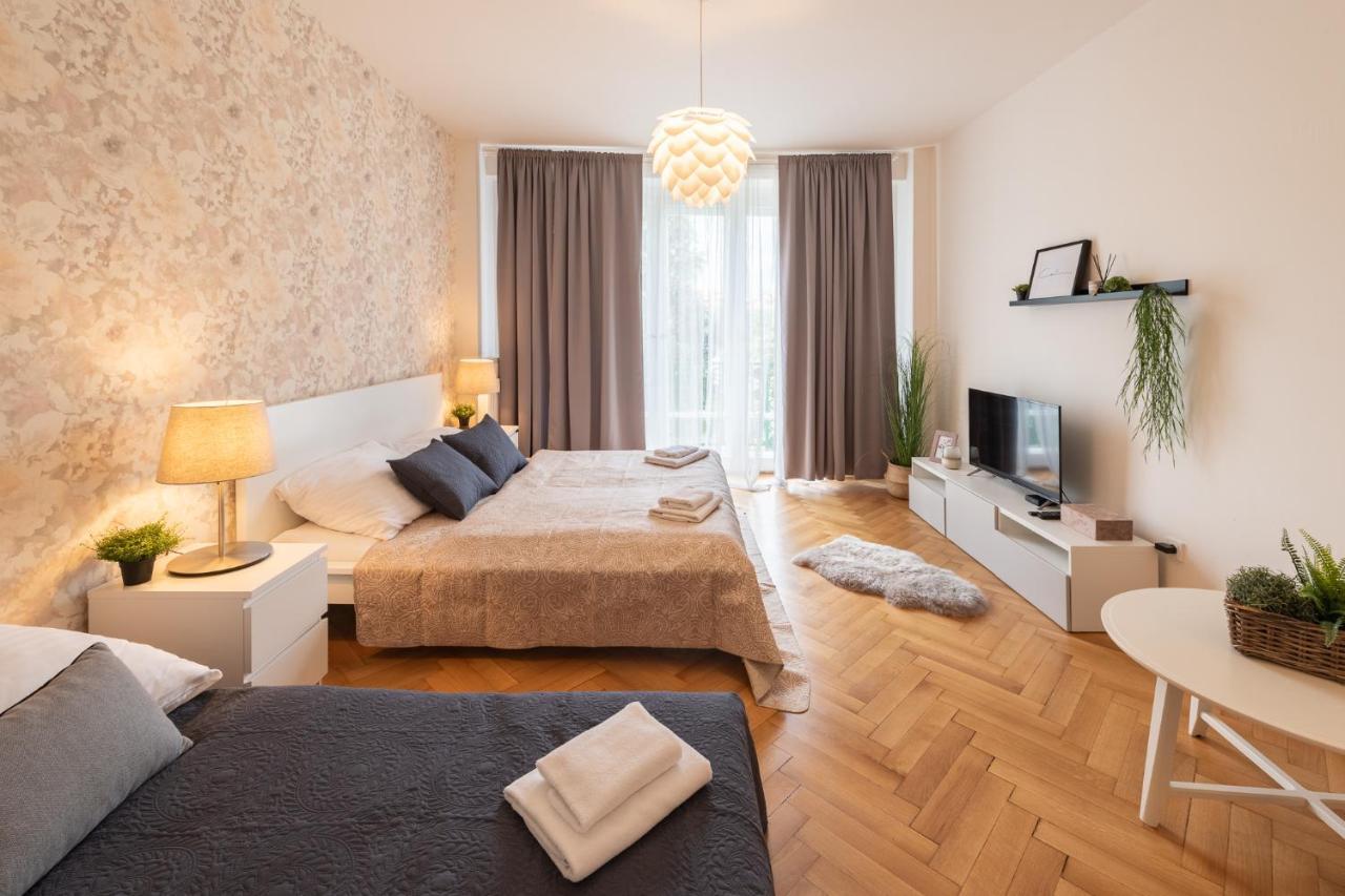 Luxury Apartment In Prime Location Praha Eksteriør bilde