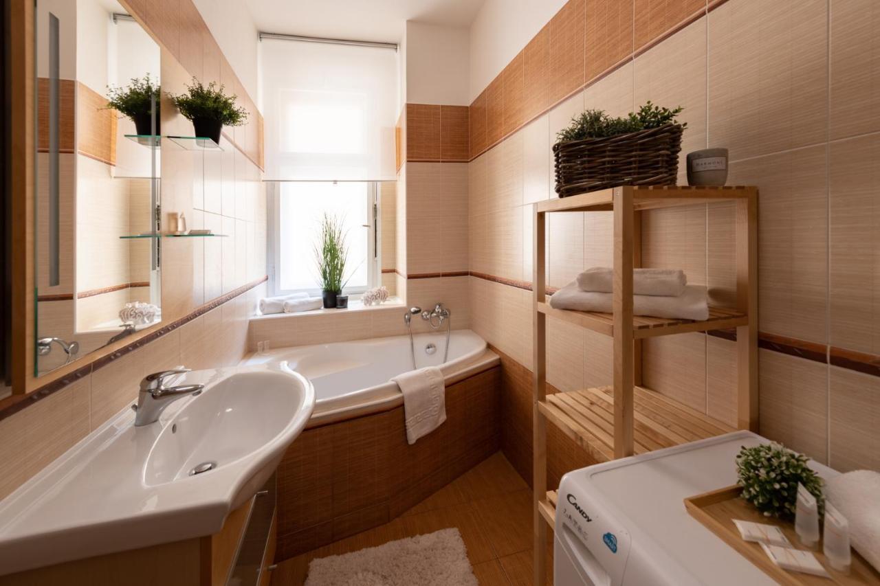 Luxury Apartment In Prime Location Praha Eksteriør bilde